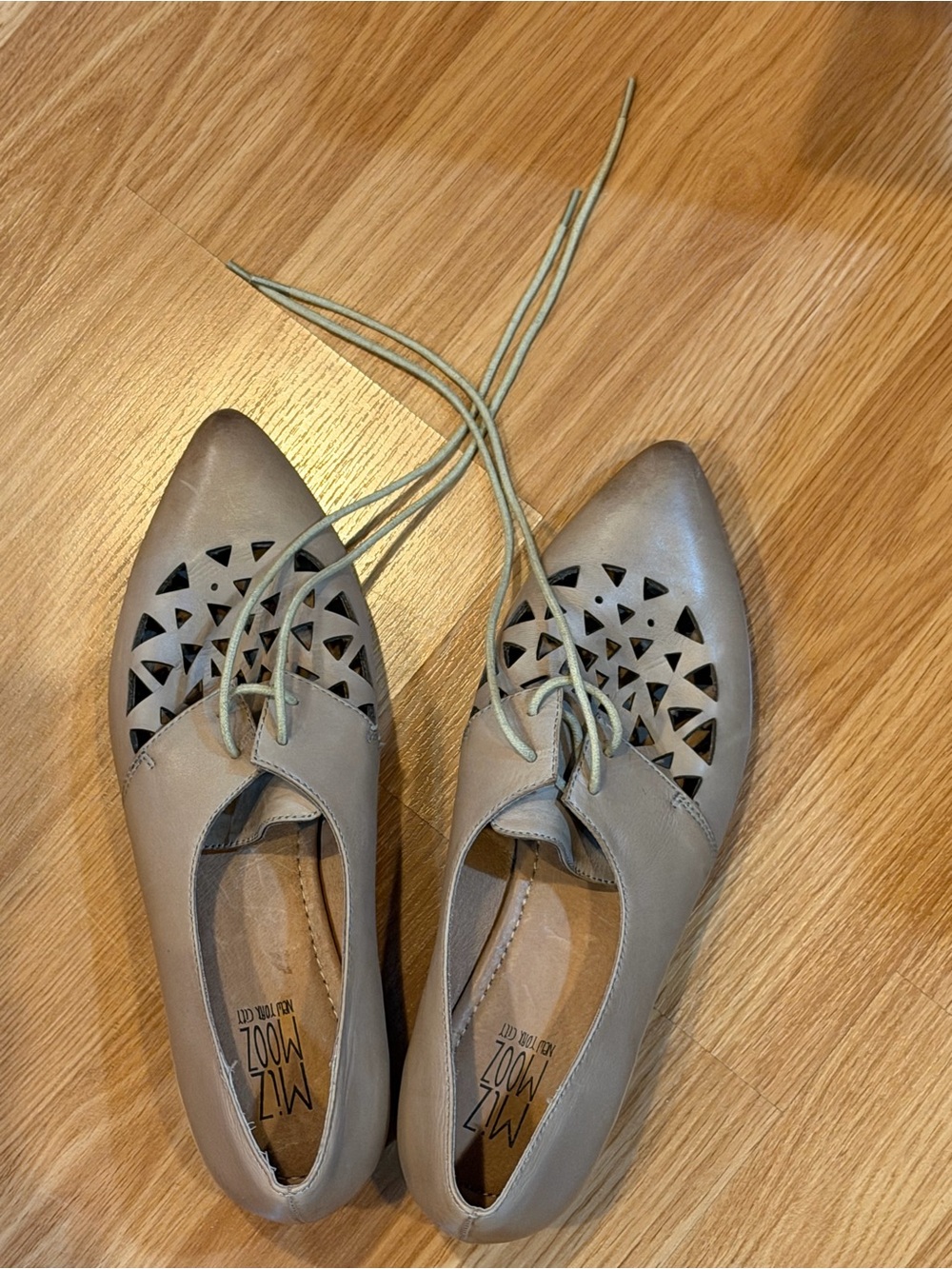 Miz Mooz Women's 41/10 leather lace up flats